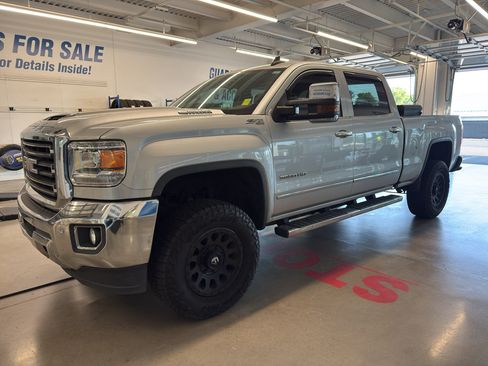 Used 2017 GMC Sierra 3500 SLT w/ Duramax Plus Package AWD/4WD image 4