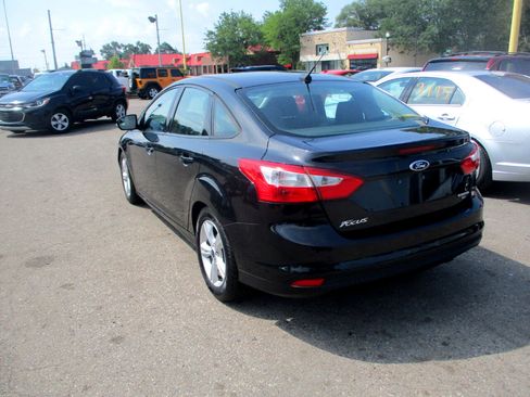 Used 2014 Ford Focus SE w/ SE Winter Package image 4