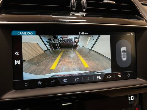 Used 2020 Jaguar F-PACE Premium image 24