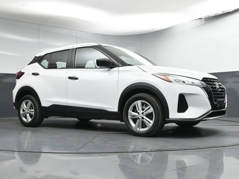 Used 2023 Nissan Kicks S image 20