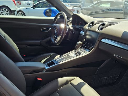 Used 2022 Porsche 718 Cayman RWD image 11