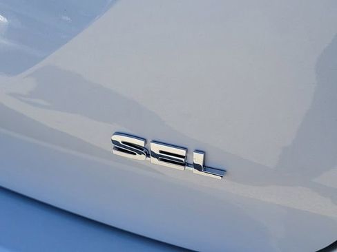 New 2026 Mitsubishi Outlander SEL FWD image 9