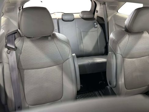 Used 2022 Toyota Sienna Limited AWD/4WD image 16