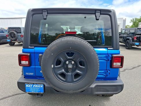 Used 2022 Jeep Wrangler Unlimited Sport AWD/4WD image 5