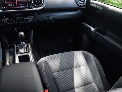 Used 2021 Toyota Tacoma SR5 w/ Trail Edition image 14