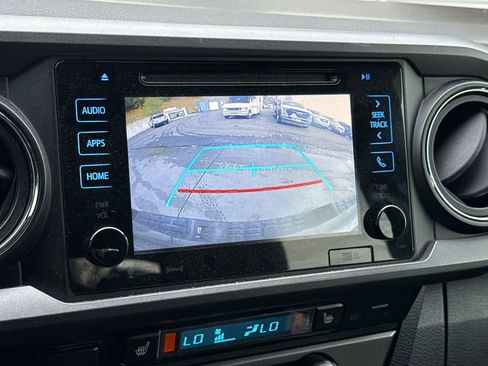 Used 2016 Toyota Tacoma TRD Sport image 21