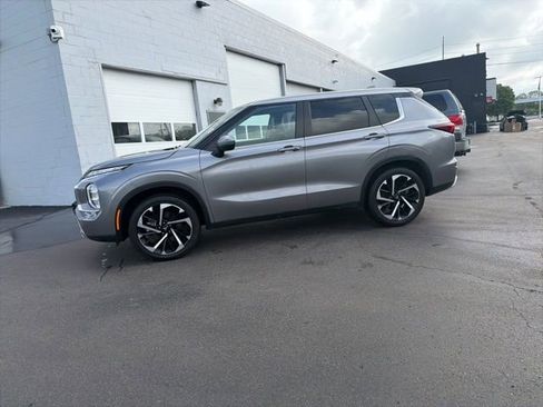 Used 2024 Mitsubishi Outlander SE AWD/4WD image 17