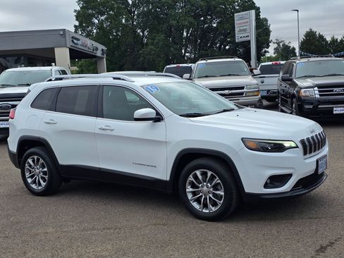 Used 2019 Jeep Cherokee Latitude Plus image 2