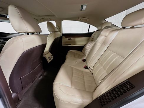 Used 2017 Lexus ES 300h w/ Luxury Package FWD image 28