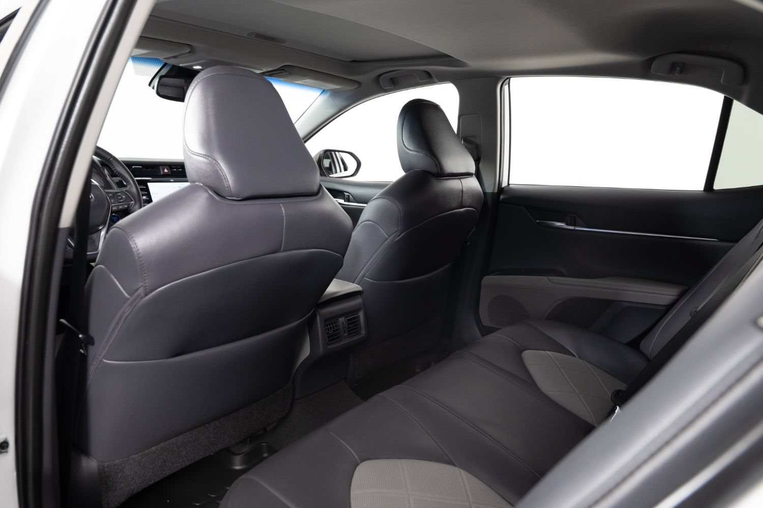 Used 2019 Toyota Camry XLE FWD image 19