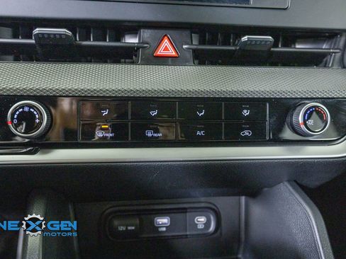 Used 2025 Kia Sportage LX FWD image 19