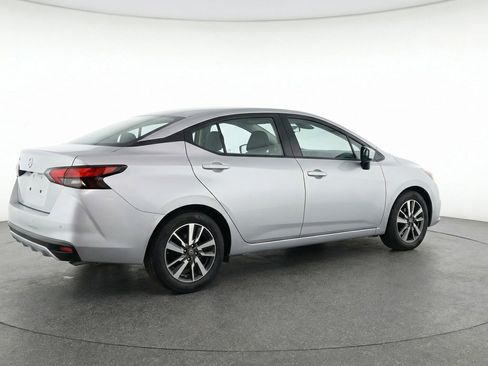 Used 2025 Nissan Versa SV image 9