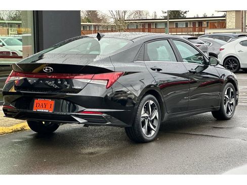 Used 2023 Hyundai Elantra Limited image 5
