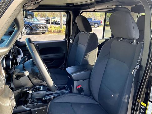 Used 2022 Jeep Gladiator Sport image 7