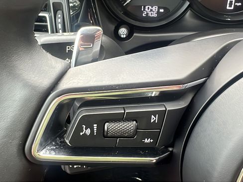 Certified 2025 Porsche Macan S AWD/4WD image 33
