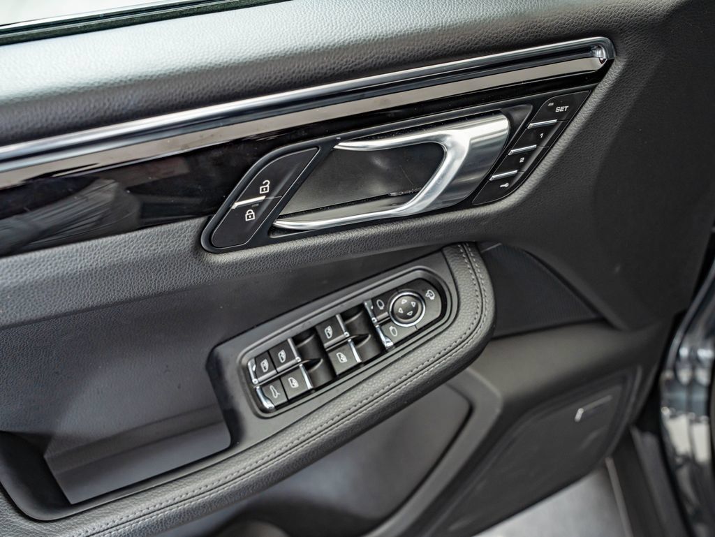 Certified 2026 Porsche Macan AWD/4WD image 24