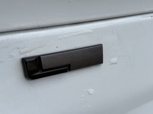 Certified 2023 Jeep Grand Cherokee L Limited w/ Black Appearance Package image 8