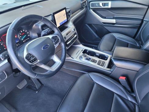 Used 2022 Ford Explorer XLT w/ Equipment Group 202A image 19