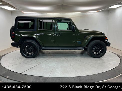 Used 2022 Jeep Wrangler Unlimited Sahara w/ Cold Weather Group image 6