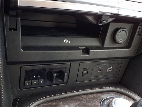 Used 2021 Nissan Armada Platinum w/ Captain's Chairs Package image 18