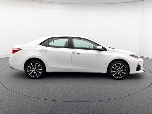 Used 2017 Toyota Corolla SE FWD image 6