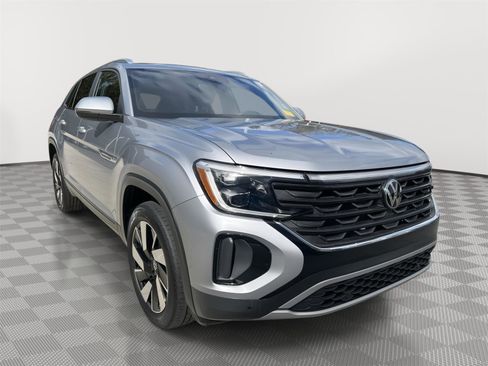 Used 2024 Volkswagen Atlas Cross Sport SE image 7