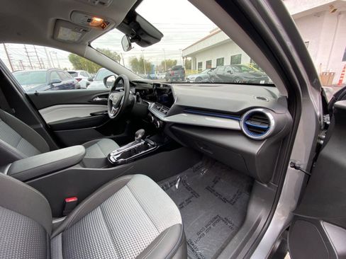Used 2025 Chevrolet Trax LT image 35