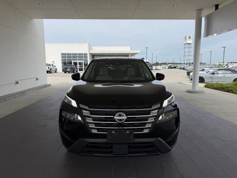 Used 2024 Nissan Rogue SV AWD/4WD image 3