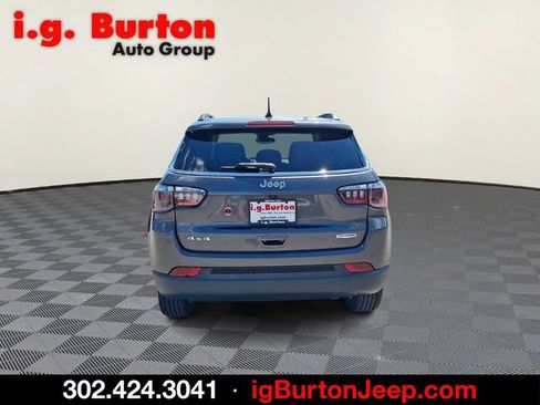 Used 2022 Jeep Compass Latitude w/ Sun and Sound Group AWD/4WD image 5