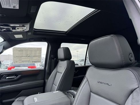 New 2026 GMC Yukon Denali image 8