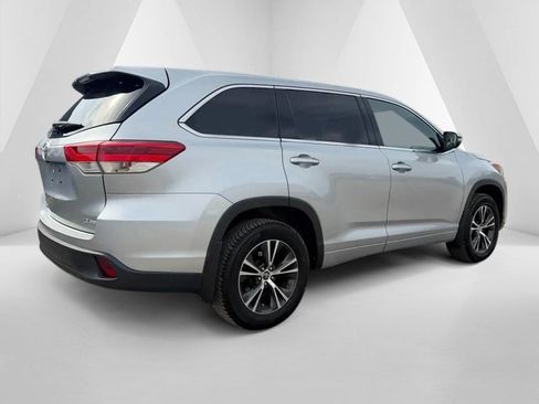 Used 2017 Toyota Highlander Plus w/ Carpet Mat Package image 7