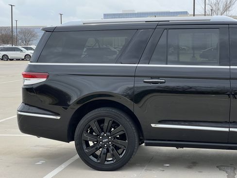 Used 2023 Lincoln Navigator L Reserve image 11