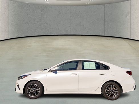 Used 2023 Kia Forte LXS image 9