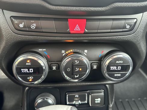 Used 2015 Jeep Renegade Limited AWD/4WD image 59