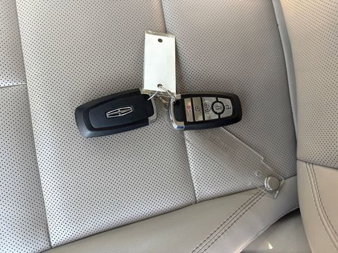 Used 2022 Lincoln Corsair AWD image 35
