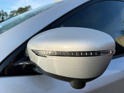 Used 2020 Nissan Pathfinder SL AWD/4WD image 11