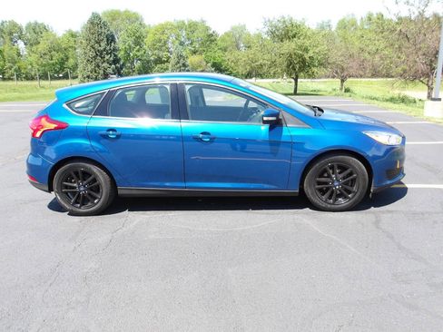 Used 2018 Ford Focus SE w/ Cold Weather Package FWD image 4