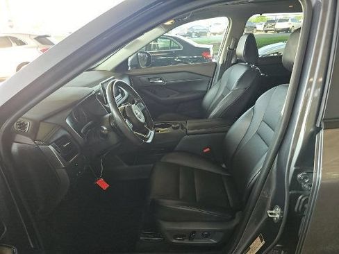 Used 2023 Nissan Rogue SV w/ SV Premium B Package AWD/4WD image 2