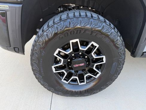 Used 2025 GMC Sierra 2500 AT4X AWD/4WD image 13