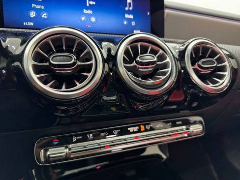 Used 2025 Mercedes-Benz CLA 250 image 40