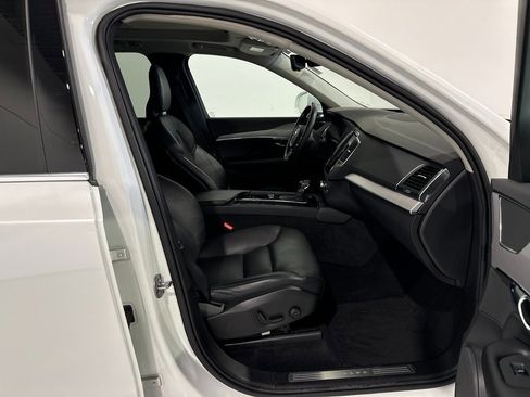 Used 2022 Volvo XC90 T5 Momentum image 23