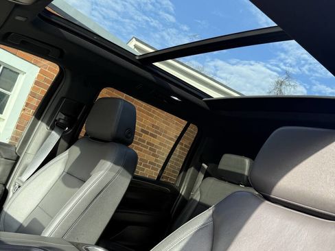 Used 2023 Chevrolet Suburban LT w/ Luxury Package image 9