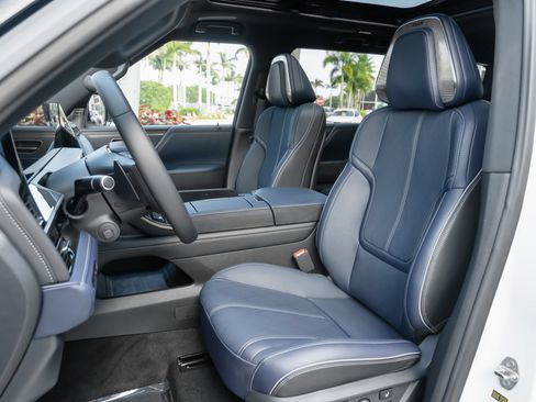 Certified 2026 INFINITI QX80 4WD image 8