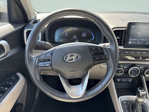Used 2025 Hyundai Venue SEL FWD image 23