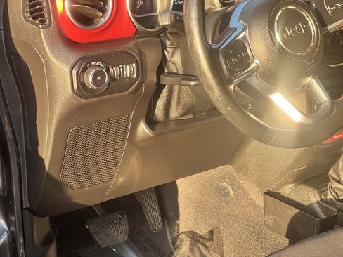 Used 2019 Jeep Wrangler Unlimited Rubicon w/ Cold Weather Group image 19