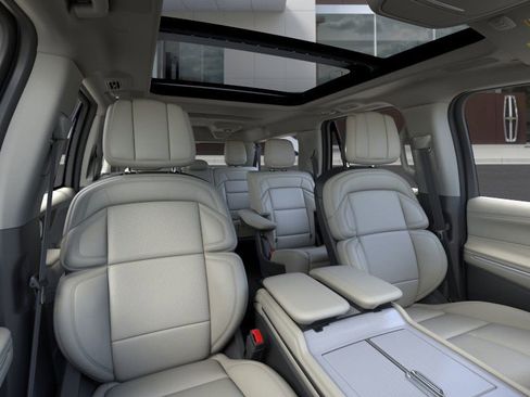 New 2026 Lincoln Navigator L Reserve AWD/4WD image 10
