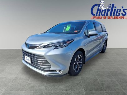 Certified 2025 Toyota Sienna Platinum