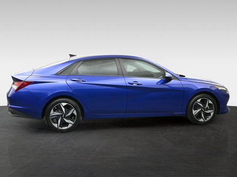 Used 2023 Hyundai Elantra SEL w/ Convenience Package FWD image 5
