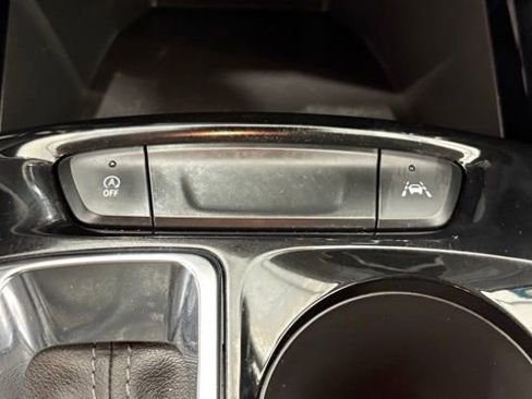 Used 2025 Chevrolet Trax LT w/ LT Convenience Package image 37