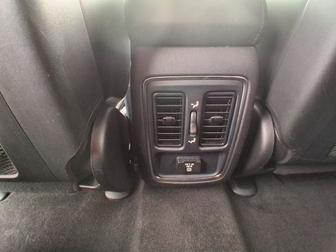 Used 2013 Jeep Grand Cherokee Laredo image 24